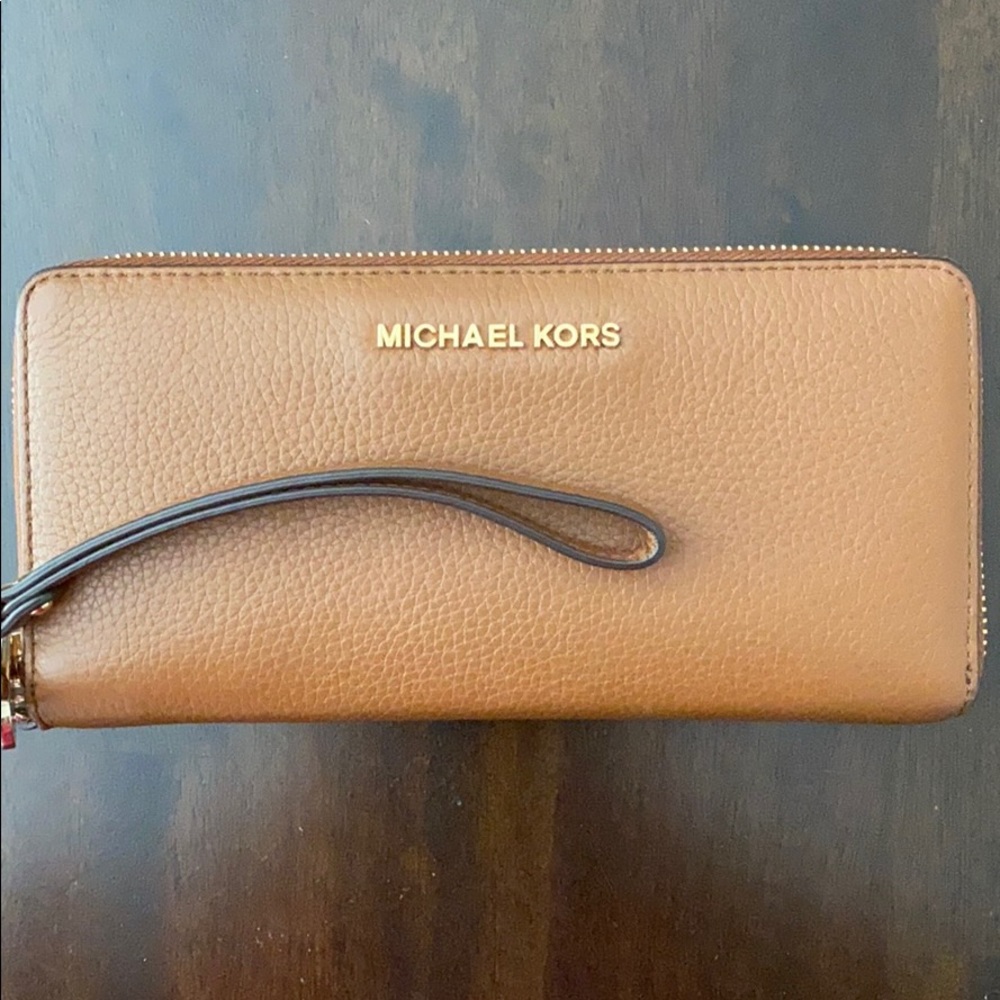 Michael Kors Continental Wallet/Wristlet EUC